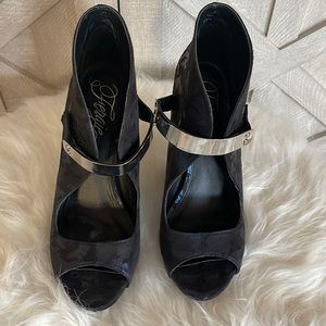 Pre-Loved Fergie Leather, Peep-Toe, Booties